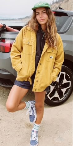 Lesbian Hiking Outfit, Styling Corduroy Jacket, Comfortable Stylish Outfits Summer, Surfer Granola Outfits, Rip Curl Outfits, Tomboy Surfer Style, Midwest Outfit Aesthetic, Tomboy Granola Outfits, Granola Clothes Aesthetic