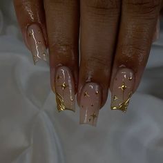 Gold Nails With Design, Good Nails Designs, Gold Nails Inspiration, Earth Tone Nails Designs, Nails Easy Design, Simple Coffin Nails, Nude Nails With Gold, Acrylic Nail Designs Coffin, Gold Chrome Nails