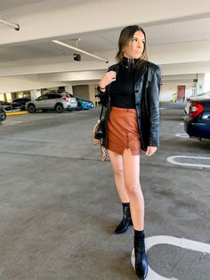 Brown Short Skirt Outfit, Brown Leather Mini Skirt Outfit, Leather Skirt Outfit Fall, Brown Mini Skirt Outfit