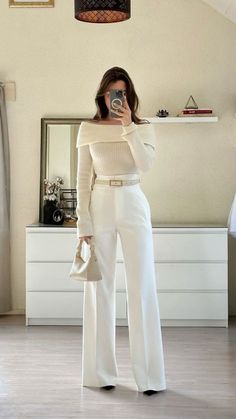 Old money outfits for girls to style their day with confident | Spring outfit | Summer Outfit | Fashion #trend #casualoutfits #springoutfits #whiteinspo Classy Business Outfits, Professional Outfits Women, Outfit Chic, Stylish Work Attire, Fashion Fail