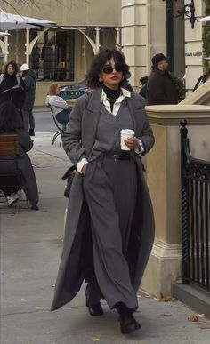 Paris Fall Street Style 2024, Rich Ceo Woman Outfit, Paris Old Money Aesthetic, Architect Outfit Women, Old Money Outfits Winter, Female Ceo, Old Money Fashion, Money Fashion, Skandinavian Fashion