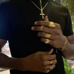 Black Guy Jewelry, Mens Gold Jewelry Aesthetic, Gold Jewelry Men Aesthetic, Black Man Hands Aesthetic, Gold Jewelry Aesthetic Men, Black Wealth Aesthetic, Rich Black Man Aesthetic, Man With Jewelry, Hand Claims