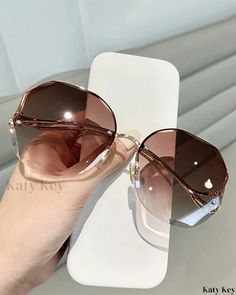 KatyKey - Premium Gradient Sunglasses with Tinted Lens, Cut Trimmed Curved Temples - Set of 2 Brown Rimless Sunglasses For Summer, Chic Brown Rimless Sunglasses, Brown Glass Sunglasses For Beach, Brown Rimless Sunglasses With Gradient Lenses, Brown Gradient Rimless Sunglasses, Gradient Sunglasses, Style Chic, Temple, Trim