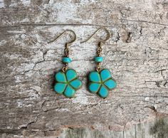 ✦Delightful turquoise/Bronze bohemian Czech glass picasso earrings. ✦These boho beauties dangle 38mm from the top of nickel free brass ear wires. Width 18mm. For all free spirited women who want to enjoy their unique style! 100% artisan made. Turquoise Flower Earrings, Free Spirited Woman, Boho Beauty, Turquoise Flowers, Earrings Turquoise, Daisy Earrings, Bohemian Earrings, Earrings Blue, Hand Made Jewelry