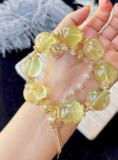 Material:Citrine quartz beads size :Approx 20mm   quantity: one strand  6mm approx 29 pcs one strands 7mm approx25 pcs one strands 8mm approx 22 pcs one strands 9mm approx 21pcs one strands 10mm approx 19 pcs one strands 11mm approx 18pcs one strands 12mm approx 16 pcs one strands 13mm approx 16 pcs one strands 14mm approx 15 pcs one strands 15mm approx 14pcs one strands 16mm approx 14 pcs one strands 17mm approx 13pcs one strands 18mm approx 13pcs one strands 19mm approx 12pcs one strands 20mm Yellow Beaded Bracelets, Beaded Bracelet Diy, Handmade Bracelets Tutorial, Diy Jewelry Unique, Natural High, Beaded Bracelet Patterns, Yellow Citrine, Quartz Beads, Bracelets Handmade Beaded