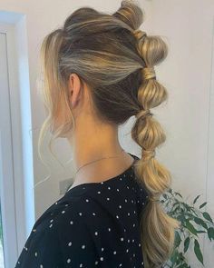 Trendy Curls, Side Braid Ponytail, Hairstyles Bubble Braids, Bubble Braid, Ponytail Tutorial, Hairstyles Bubble, Bubble Bubble, Bubble Ponytail, Greasy Hair