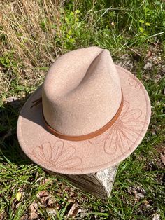 A daisy design on an adjustable wide brim fedora. Each hat is burned by hand. Fits a size 7-7 1/2. Shipping is included in the price. Country Style Fedora For Outdoor Spring Events, Country Style Fedora For Spring Outdoors, Adjustable Brimmed Felt Hat For Spring, Adjustable Short Brim Felt Hat For Spring, Adjustable Fedora Felt Hat For Spring, Spring Adjustable Fedora Felt Hat, Spring Outdoor Fedora With Curved Brim, Adjustable Western Felt Hat For Spring, Spring Western Felt Hat With Adjustable Fit