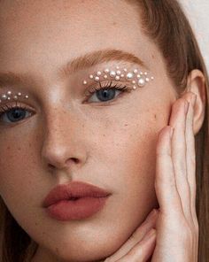 Pearl Makeup Looks, Pearl Eye Makeup, Eye Makeup Natural, Pearl Makeup, Fashion Show Makeup, Rhinestone Makeup, Makeup Portfolio, Rave Makeup