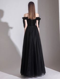 Off-shoulder Tulle Ball Gown For Banquet, Off-shoulder Tulle Gown For Evening, Black Tulle Maxi Evening Dress, Off-shoulder Tulle Gown For Formal Occasions, Black Tulle Evening Dress For Prom, Off-shoulder Tulle Ball Gown For Formal Occasions, Black Off-shoulder Dress With Sweep Train, Off-shoulder Tulle Evening Dress For Gala, Black Tulle Evening Dress For Prom Season