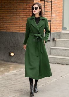 Green Long Outerwear For Workwear, Green Long Outerwear For Work, Green Wool Long Coat For Work, Winter Green Belted Outerwear, Green Belted Long Coat, Wool Coat Outfit, Dark Green Coat, Wool Maxi Coat, Vintage Winter Coat