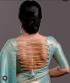 Kathpadar Saree Blouse Design, Saree Blouse Design Back, Banarsi Blouse, Blouse Design Back Neck, Blouse Design Back, Latest Blouse Design, Blouse 2023, Capri Design, Back Neck Design