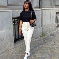 Bloggers Fav Beautiful White High Waisted Pant Perfect To Dress Up Or Down!!Sold Out Airy Styles, Cute Professional Outfits, Pleated Pant, Fashionable Work Outfit, Professional Outfits Women, Stylish Work Attire, Business Casual Outfits For Work, Classy Work Outfits, Classy Casual Outfits