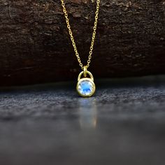 ✦Embrace the Divine with this fine quality moonstone crystal Necklace. This stunning dainty genuine Moonstone necklace features fine quality moonstone Round cut with Blue color flashes. all held together by 925 solid sterling silver. could turn out to be a best gift for this mother's day to make her feel young again. Wearing a Moonstone crystal necklace will surround your body with positive and healing energies that will prevent any misfortunes coming your way. You can use this Christmas ornamen Moonstone Crystal Necklace, K Ring, Moonstone Crystal, Celestial Jewelry, Moonstone Necklace, Valentines Gifts For Her, Raw Gemstones, Great Christmas Gifts, The Divine