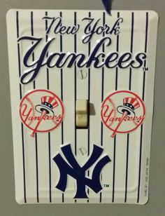 the new york yankees license plate has two baseballs on it