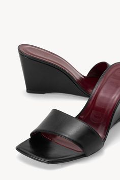 A simple leather wedge with open toe, the Billie Wedge features a slightly cushioned footbed. Food Babe, Simple Leather, Black Wedges, Leather Wedges, Cow Leather, Leather Heels, Wedge Shoes, Open Toe, Wedges