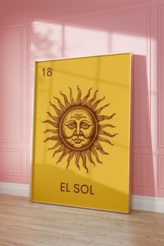 an image of a sun with the words el sol on it in front of a pink wall