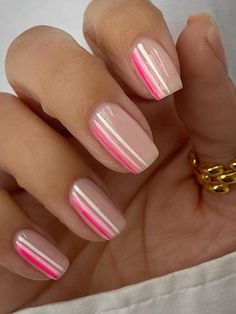 Pink Gel Nails Designs, Summer Vacation Nails, Short Pink Nails, Unghie Sfumate, Hubba Bubba, Pink Gel Nails, Hot Pink Nails, Makijaż Smokey Eye, Striped Nails