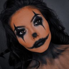 Scary Female Halloween Makeup, Scary Glam Halloween Makeup, Easy Scary Clown Makeup For Women, Easy Halloween Face Makeup For Women, Halloween Face Paint For Women, Halloween Face Paint Women, Full Face Halloween Makeup, Scary Clown Costume Women Face Makeup, Clown Make Up Aesthetic