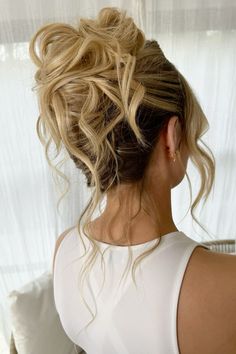 Modern french twist with lots of texture for bridal hair. The pammy pile up Hair Health Tips, Bridal Hair Up, Ball Hairstyles, Bridal Hair Updo, Birthday Hair, Updo Hairstyle