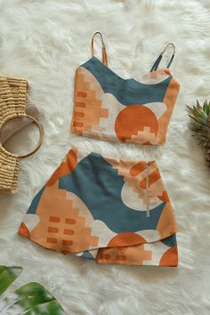 Outfits orange print Orange Hues, Crop Top And Shorts, Paros, Shorts Set, Bright Orange