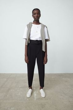 Belted Pants Outfit, Zara Outfit Ideas, Black Pants Outfit, High Waisted Pants Outfit, Look Zara, Zara Trousers, University Outfit, Outfit Zara, Famous Outfits