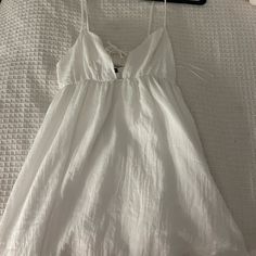 This Dress Has A Tie In The Front And Is Flowy. New With Tags Madison Dresses, Flowy Mini Dress, White Mini Dress, Types Of Fashion Styles, Pretty Outfits, Colorful Dresses, White Dress, Color White, Dress Es