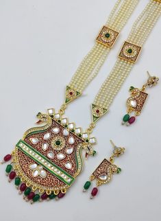 Highest quality and craftsmanship Indian Bridal Traditional One Gram Jewelry Necklace Set. All the raw material used in this product is of high quality and is handcrafted with love. Premium Quality and High craftsmanship 100% Satisfaction Guarantee: Long Lasting Plating, High-Quality Stones. Indian Kundan Jewellery, Wedding Jewellery Indian, Bridal Jewellery Set, Kundan Jewellery Bridal, Wedding Necklace Set, Rani Haar, Jewellery Bridal, Jewellery Indian, Bridal Necklace Set