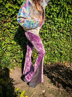 Woman wearing velvet flare pants in front of any ivy wall Music Festival Outfits Casual, Rave Festival Outfit Ideas, High Waisted Velvet Pants, Velvet Pants Outfit, Country Festival Outfit, Recycle Old Clothes, Edm Festival Outfit, Velvet Flare Pants, Crushed Velvet Fabric