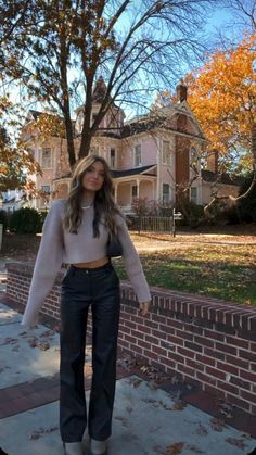 College Going Out Outfits Winter, Aritzia Outfit Fall, Fall Date Night Outfit Casual, Night Outfit Casual, Date Night Outfit Casual, Fall Dinner Outfit, Fall Date Night Outfit, Black Leather Jeans