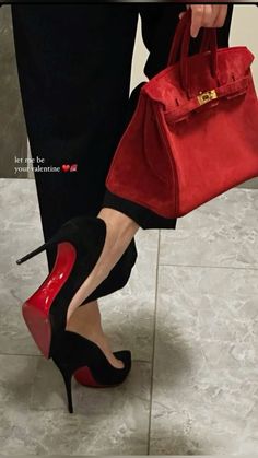 Louboutin Heels Outfit Classy, Red Birkin Bag, Louboutin Heels Outfit, Red Birkin, Hermes Birkin Bag, Red Bottom Heels, Mode Abaya, Red Louboutin