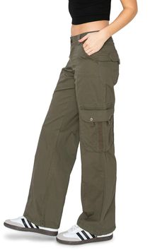 98% Cotton, 2% Spandex Feature: Elevate your wardrobe with our low-rise pants, featuring cargo side pockets adorned with webbing trim for a touch of style, a full-length relaxed fit for ultimate comfort, and bungee cords at the waist and ankle cuffs to ensure a perfect fit. Designed with an eye for style and a mind for functionality, these pants are your go-to for achieving a relaxed yet sophisticated look, whether you're at work or enjoying your downtime. Versatile Style: Create effortlessly ch Y2k Cargo Pants, New Y2k, Bungee Cords, Low Rise Pants, Bdg Urban Outfitters, Casual Sporty, Women Cargos, Ankle Cuffs, Cargo Pants Women