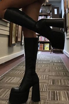 Platform Boots Outfit, Heels Boots Outfit, Knee High Platform Boots, Thrift Inspo, Instagram Baddie, Platform Heels Boots, Thigh Boots, Trendy Boots