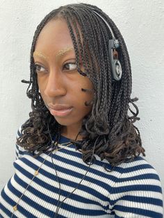 Porta Pros, Feathered Braids, Feather Braids, Braids 2023, Y2k Braids, Short Box Braids Hairstyles, Cute Box Braids Hairstyles, Aso Oke