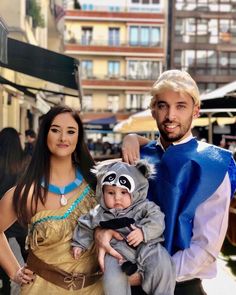 Family Disney costume carnival Pocahontas Family Costume, Pocahontas And John Smith Costumes, Pocahontas Halloween Costume, Mom And Baby Costumes, Trunk Ideas