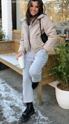 Viviane Audi Outfits, Viviane Audi, Winter Maternity Outfits, Ny Outfits, Cold Outfits, Causual Outfits, Casual Work Outfits, Winter Fits, Outfit Inspo Fall