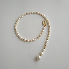 < Pendant Pearl Necklace with Gold Color Metallic Furniture > Very trendy and elegant combination. Necklace can be beautiful accent to any look! > Necklace length - 39 cm (15,3 in) With pendant - 44 cm (17,3 in) > Necklace weight - 20 gm V Neck Jewelry, Metallic Furniture, Pearl Necklace With Gold, Gold Pearl Jewelry, Coral Beads Necklace, Neck Jewelry, Victorian Pendants, Pearl Necklace Vintage, White Pearl Necklace