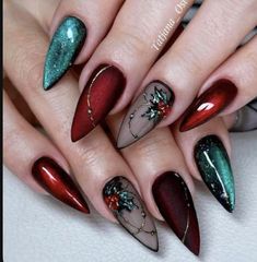 Different Christmas Nails, Stiletto Nail Art Winter, Goth Stiletto Nails, Stiletto Nails Christmas, Goth Winter Nails, Christmas Stiletto Nails, Goth Christmas Nails, Christmas Nails Stiletto, Gothic Christmas Nails