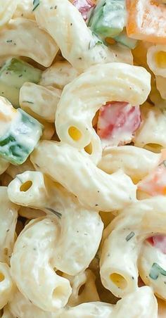 macaroni and cheese salad with vegetables in it