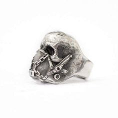 Black Metal Skull Ring Symbolic Style, Symbolic Black Metal Skull Ring, Edgy Halloween Rings For Gift, Black Metal Skull Ring For Streetwear, Edgy Silver Rings For Streetwear, Edgy Adjustable Silver Rings, Adjustable Skull Print Ring For Halloween, Edgy Adjustable Rings For Halloween, Adjustable Edgy Halloween Rings