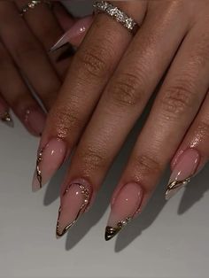 Not my picture @ acrylicbymell on Tik Tok Long Oval Nails, Oval Shaped Nails, Shaped Nails, Almond Shape Nails, Almond Acrylic Nails, Short Acrylic Nails Designs, Oval Nails, Neutral Nails, Short Acrylic Nails