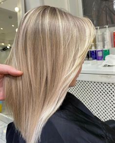 Going From Black To Blonde Hair Stages, Ashy Blonde Highlights On Blonde Hair, Lived In Blonde Medium Length, Short Sandy Blonde Hair, Dirty Blonde Hair With Highlights Short, Blonde Highlights In Dirty Blonde Hair, Blonde Hair Trends 2024, Balayage Short Hair Blonde, Baby Highlights Blonde