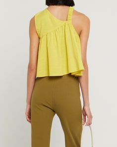 Product Details This cool top is done with asymmetrical straps for a modern look. The relaxed fit adds easy effortlessness.- Elastic strap- Content: 70% Tencel, 30% Linen Style# K23WTP20157 Fit Notes - Model wearing a size XS - Model measurements: 5'9.5'' Height / 32'' Bust / 24'' Waist / 35'' Hips Size Length Bust XS 50 82 S 51 86 M 52 90 L 53 94 XL 54 98 Yellow Stretch Cotton Top, Yellow Color Block Sleeveless Top, Yellow Cotton Crop Top Tank, Relaxed Fit Soft-washed Yellow Tops, Yellow Soft-washed Relaxed Fit Top, Long Trench, Linen Style, Plaid Blazer, Cropped Cardigan