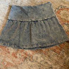 Middle Acid Wash Mini Skirt Mittoshop Brand Nwt Size L Fits Size 10 Best Casual Non-stretch Mini Skirt For Day Out, Casual Non-stretch Tiered Mini Skirt, Denim Blue Mini Skirt For Day Out, Casual High Rise Skirt For Day Out, Casual Tiered Denim Skirt, Casual Lined Denim Blue Skirt, Blue Denim Tiered Mini Skirt, Casual Denim Blue Lined Skirt, Chic Fitted Light Wash Skirt