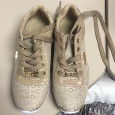 Dealpm230 Casual Gold Sneakers With Round Toe, Casual Gold Lace-up Sneakers, Gold Low-top Casual Sneakers, Gold Lace-up Synthetic Sneakers, Gold Synthetic Lace-up Sneakers, Flat Beige Sneakers With Laces, Beige Flat Sneakers With Laces, Beige Sneakers With Laces, Casual Gold Sneakers