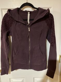 Lululemon Womens Full Zip Scuba Hoodie Jacket Velvet Floral Purple Size: 4 Excellent condition! C5 Scuba Hoodie, Hoodie Jacket, Hooded Jacket, Size 4, Athletic Jacket, Velvet, Purple, Floral