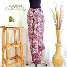 Feature : - Classic printed batik skirt for an elegant classic look -High rise - Regular fit - DANAR HADI silk material is not transparent and light Size : Skirt Width x Skirt Length 150cm x 106cm FREE RINGS pusatbordirtasikmalaya Bohemian Batik Print Beach Skirt, Bohemian Batik Print Sarong For Festival, Bohemian Sarong With Traditional Patterns For Festival, Batik Skirt, Batik Pattern, Silk Material, Wrap Skirt, Skirt Pattern, Skirt Length