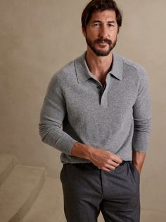 Polo in maglione di cachemire Viaggio | Repubblica delle banane Sweater Polo Outfits Men, Classic Mens Style Modern Gentleman, Work Clothes Business Casual, Polo Sweater Outfit, Jp Fashion, Male Shirts, Coastal Preppy, Club Attire, Cashmere Polo