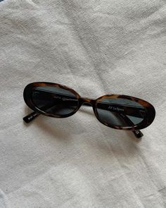 Cool Girl Sunglasses, 90s Sunglasses Vintage, Sunny Glasses, 2024 Sunglasses, Lespecs Sunglasses, French Sunglasses, Pretty Sunglasses, Girls Sunglasses, Sunglasses Aesthetic