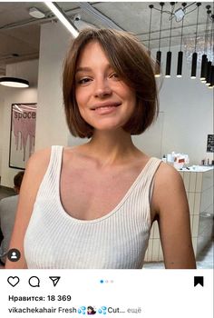 Chin Length Bob With Side Bangs, Choppy Bobs, Chin Length Haircuts, Short Brown Hair, Penteado Cabelo Curto