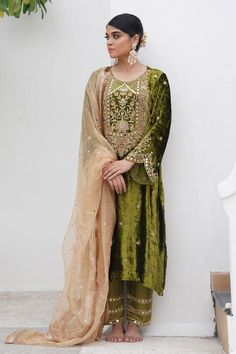 Olive green kurta with floral embroidery in zardosi, aari and kundan along with scalloped sleeves. Paired with a pant and beige organza dupatta.
Components: 3
Pattern: Embroidered
Type Of Work: Zardosi, Aari, Kundan
Neckline: Round
Sleeve Type: Long Scalloped
Fabric: Kurta : Silk Velvet, Pant: Satin Silk, Dupatta: Organza
Color: Green,Beige
Other Details: 
Approx. product weight: 1.5 kg
Length:
Kurta: 45 inches
Pant: 38 inches
Occasion: Mehendi and Haldi - Aza Fashions Scalloped Fabric, Velvet Kurta, Velvet Pant, Scalloped Sleeves, Kurta Set For Women, Velvet Suit, Wedding 2024, Sharara Set, Organza Dupatta